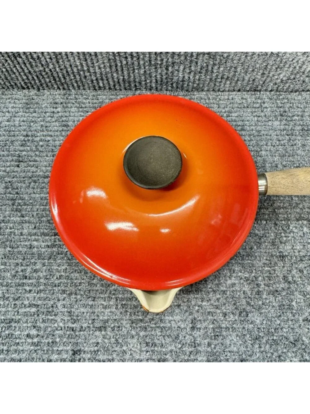 Le Creuset Saucepan Pour Spout Flame Orange # 18 Cast Iron with Lid Wood Handle